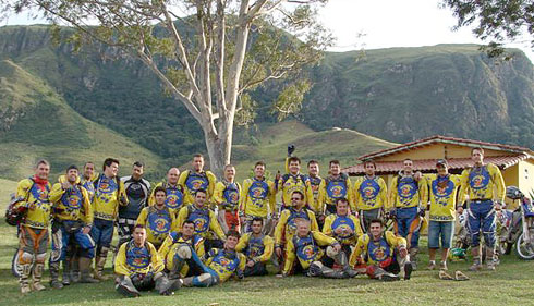 Cachorro do Mato  A primeira – e maior – equipe de Enduro do Brasil.