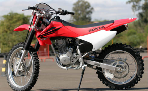 Honda CRF 230  Moto de trilha, Carros e motos, Capacetes para motociclistas