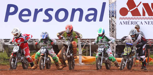 Carlos Eduardo brilha na grande final do Estadual de Motocross e leva o  título da categoria MX1 