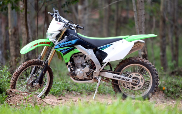 TESTE KAWASAKI KLX 450R: a moto que encara todo tipo de trilha