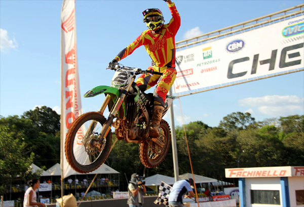 Sorriso sedia etapa do Mato-grossense de Motocross no fim de