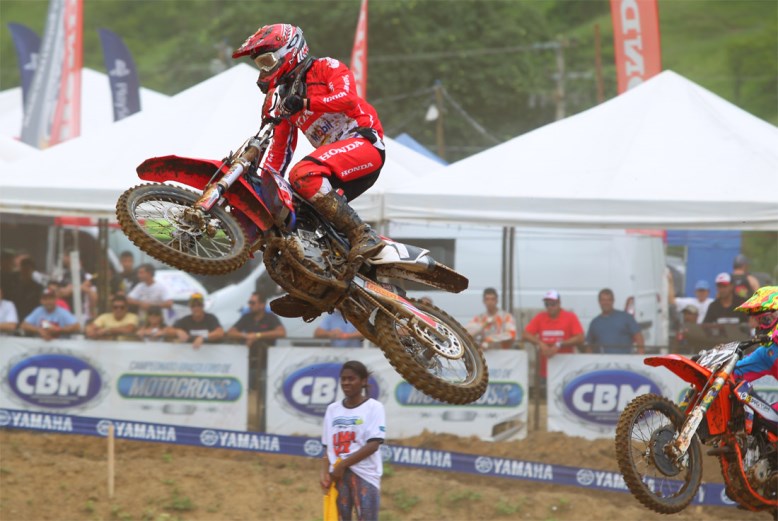 VÍDEOS: corridas da segunda etapa do Brasileiro de Motocross 2015 – BRMX