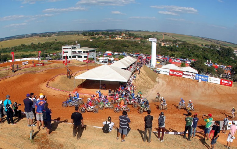 Estreia da Honda nas corridas de motos foi no Brasil – Caio Silva Brasil