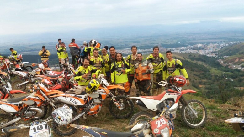 Trilhas - Trilhão quebra recorde mundial reunindo quase 4 mil pilotos em Santa  Catarina - MotoX