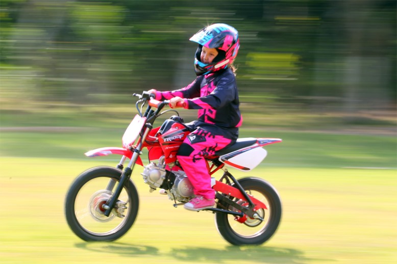 Moto de corrida de crianca