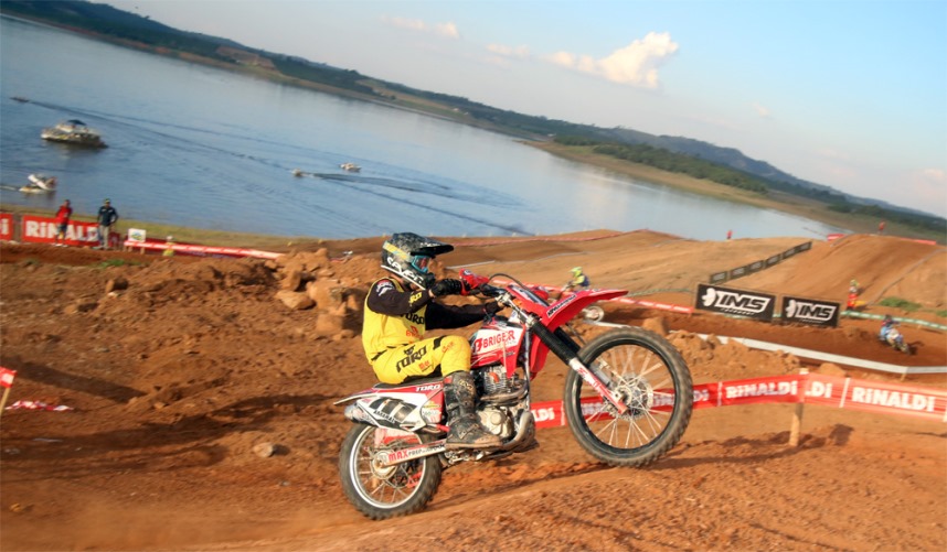 Vídeo Brasileiro Motocross 2018 - 2ª etapa - Rancho Queimado - Corridas de  Sábado - MX3, 230cc e 55cc - MotoX