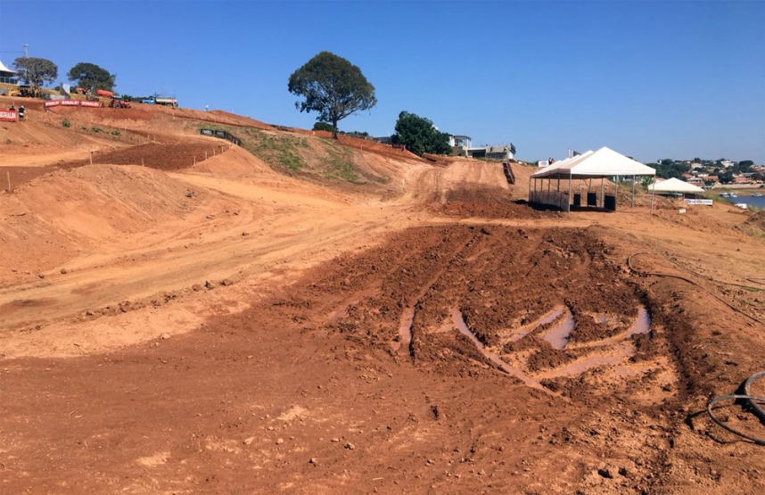 Vídeo Brasileiro Motocross 2018 - 2ª etapa - Rancho Queimado - Corridas de  Sábado - MX3, 230cc e 55cc - MotoX