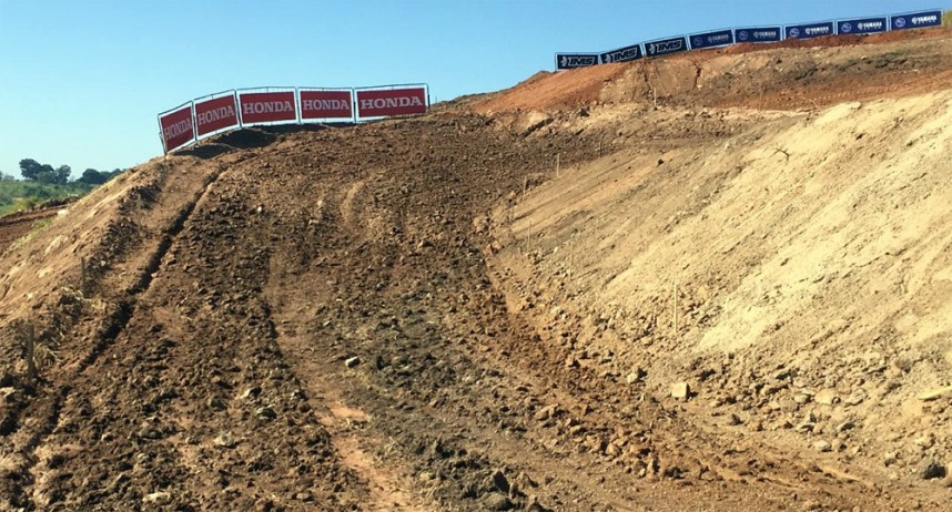 Vídeo Brasileiro Motocross 2018 - 2ª etapa - Rancho Queimado - Corridas de  Sábado - MX3, 230cc e 55cc - MotoX