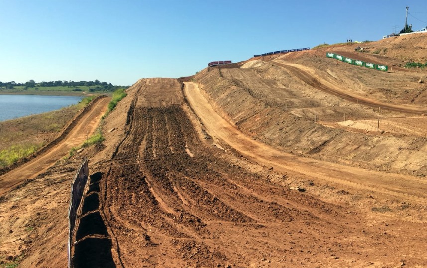 Vídeo Brasileiro Motocross 2018 - 2ª etapa - Rancho Queimado - Corridas de  Sábado - MX3, 230cc e 55cc - MotoX