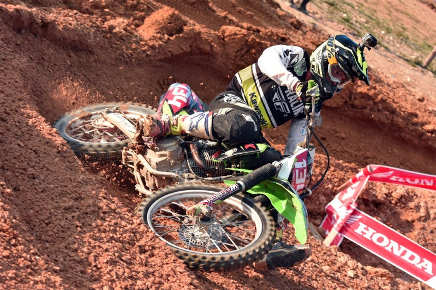 Vídeo Brasileiro Motocross 2018 - 2ª etapa - Rancho Queimado - Corridas de  Sábado - MX3, 230cc e 55cc - MotoX