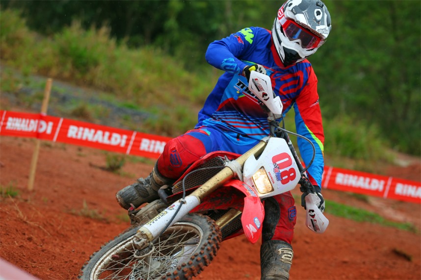 ANDEI PELA PRIMEIRA VEZ EM UMA MOTO PROFISSIONAL DE CORRIDA