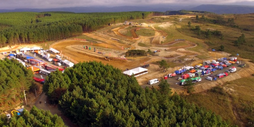 Vídeo Brasileiro Motocross 2018 - 2ª etapa - Rancho Queimado - Corridas de  Sábado - MX3, 230cc e 55cc - MotoX