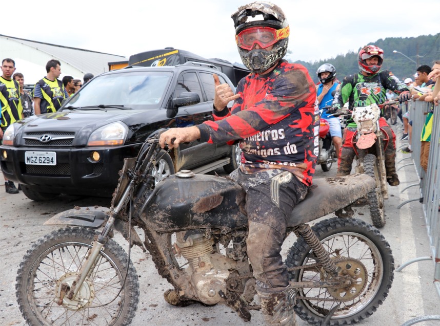 trilha de moto na lama,mais liza do mundo_lama e chuva 