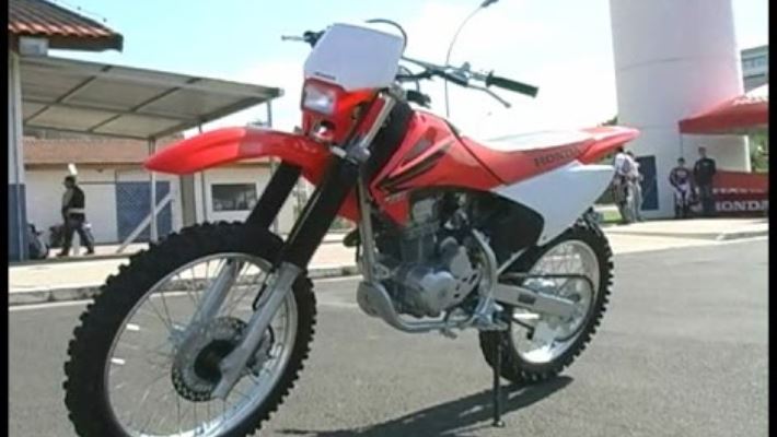 CRF 150F: Uma opção divertida para iniciantes no off road - moto